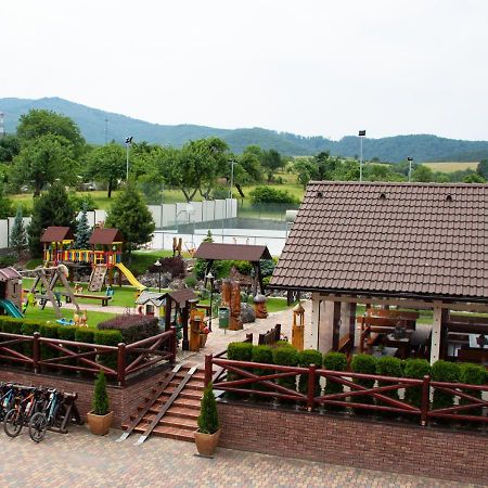 Penzion Pod Strazovom Pruzina Bagian luar foto
