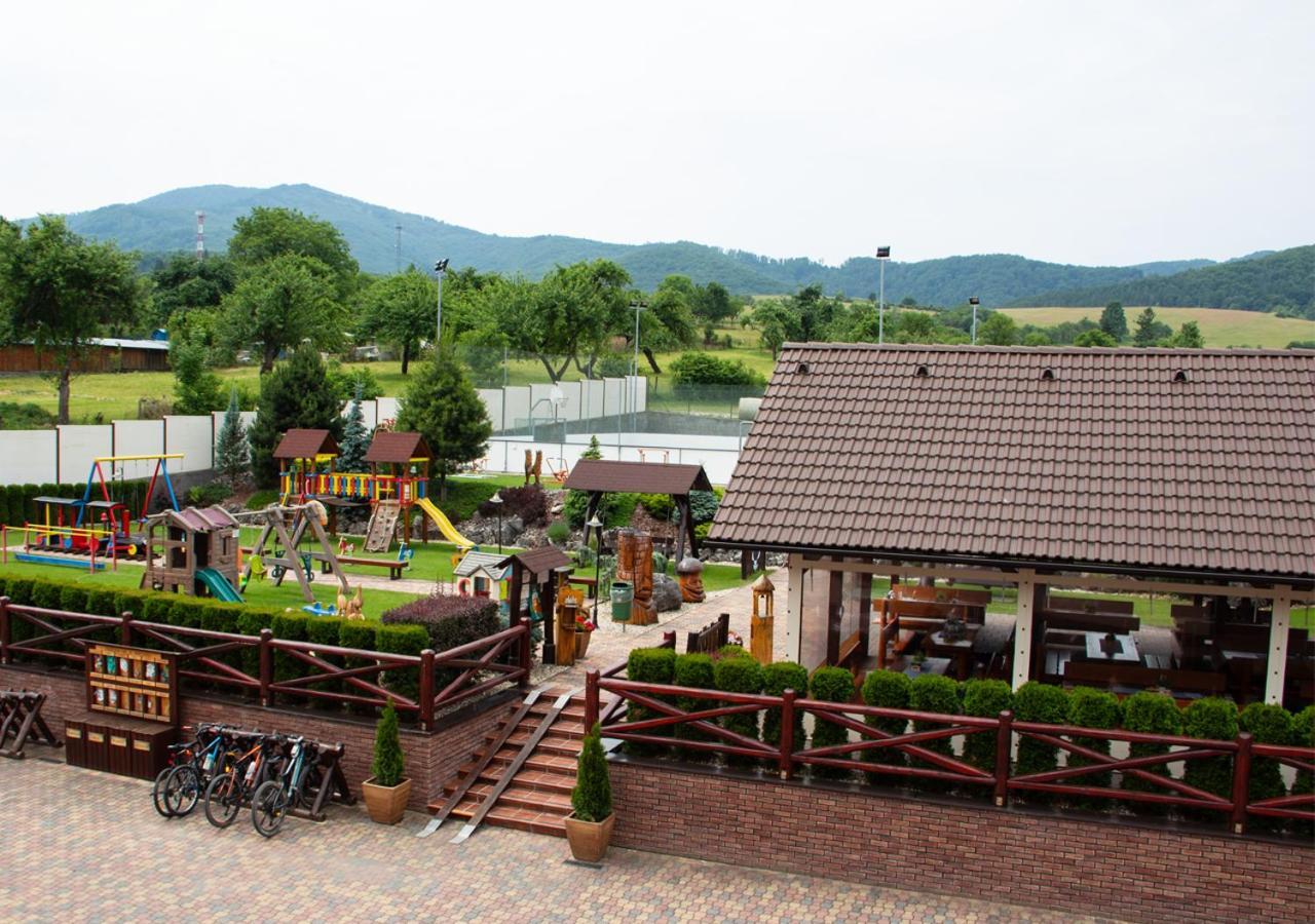 Penzion Pod Strazovom Pruzina Bagian luar foto